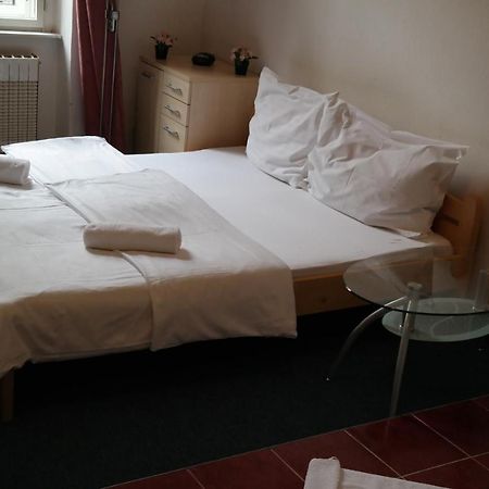 Hotel Praha Club Bed & Breakfast Exterior photo