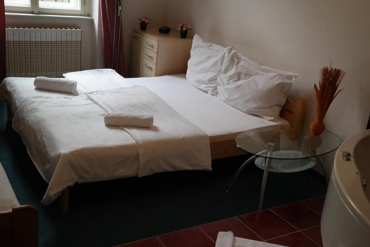 Hotel Praha Club Bed & Breakfast Exterior photo