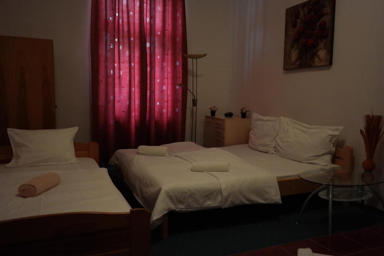 Hotel Praha Club Bed & Breakfast Exterior photo