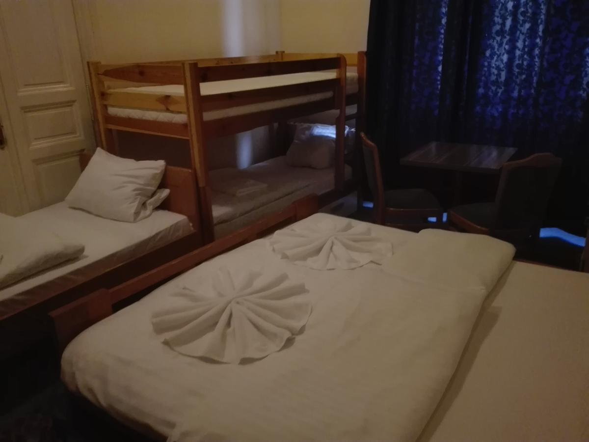 Hotel Praha Club Bed & Breakfast Exterior photo