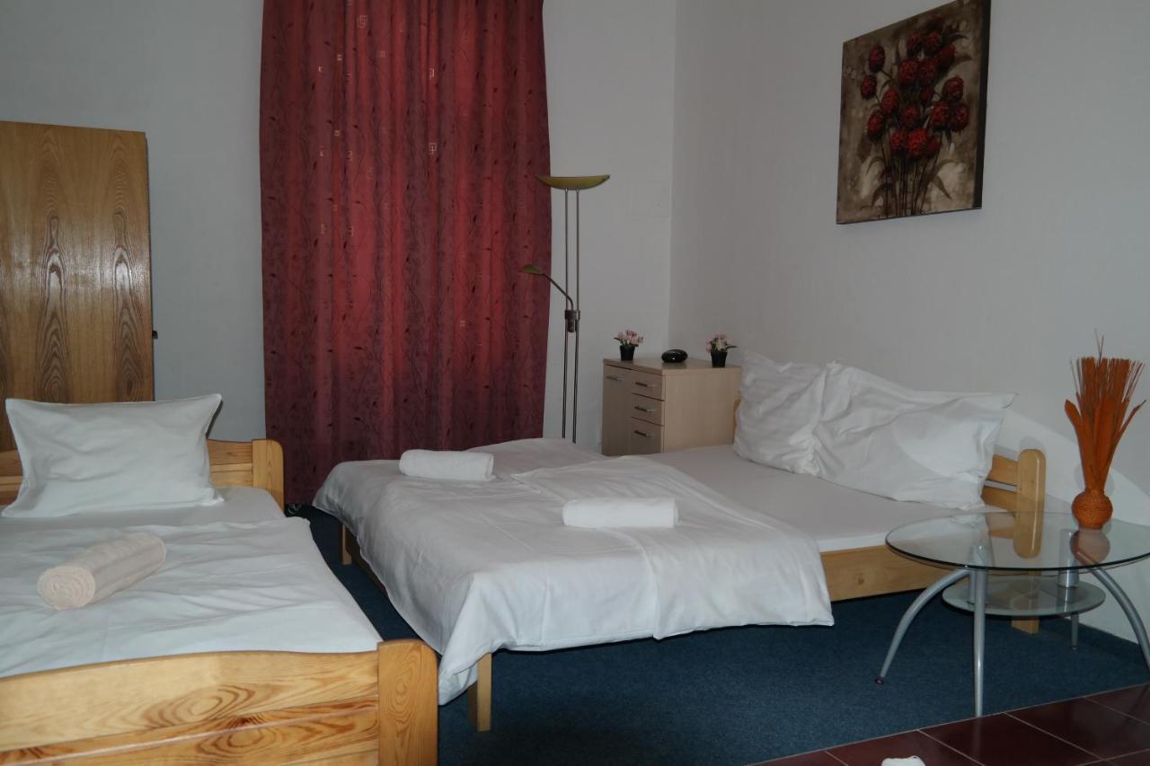 Hotel Praha Club Bed & Breakfast Exterior photo