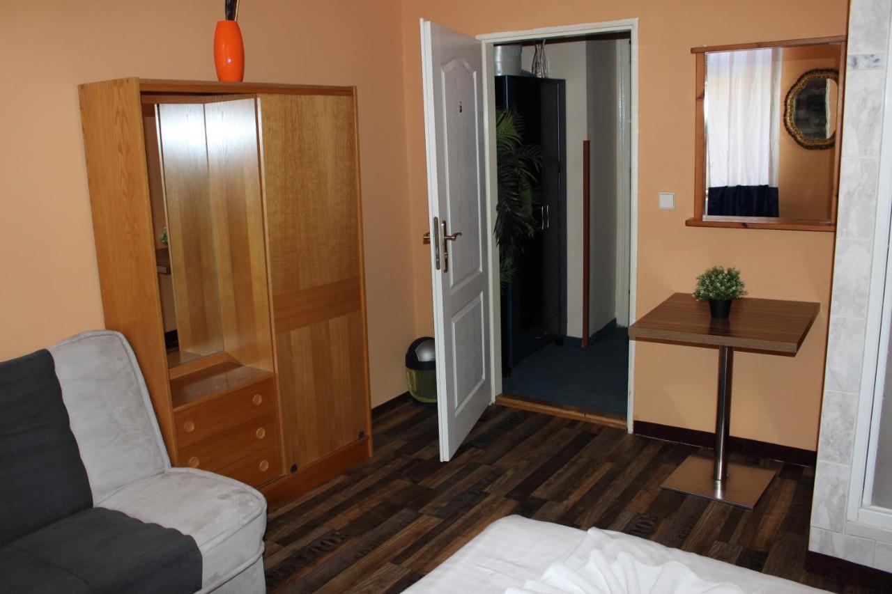 Hotel Praha Club Bed & Breakfast Exterior photo